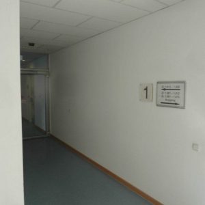 Wand Flur Agentur für Arbeit vorher