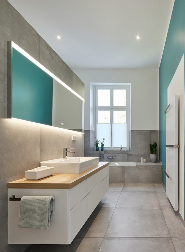 Referenzen Villa Malerarbeiten und Bodenbelagsarbeiten Betonoptik modernes Badezimmer