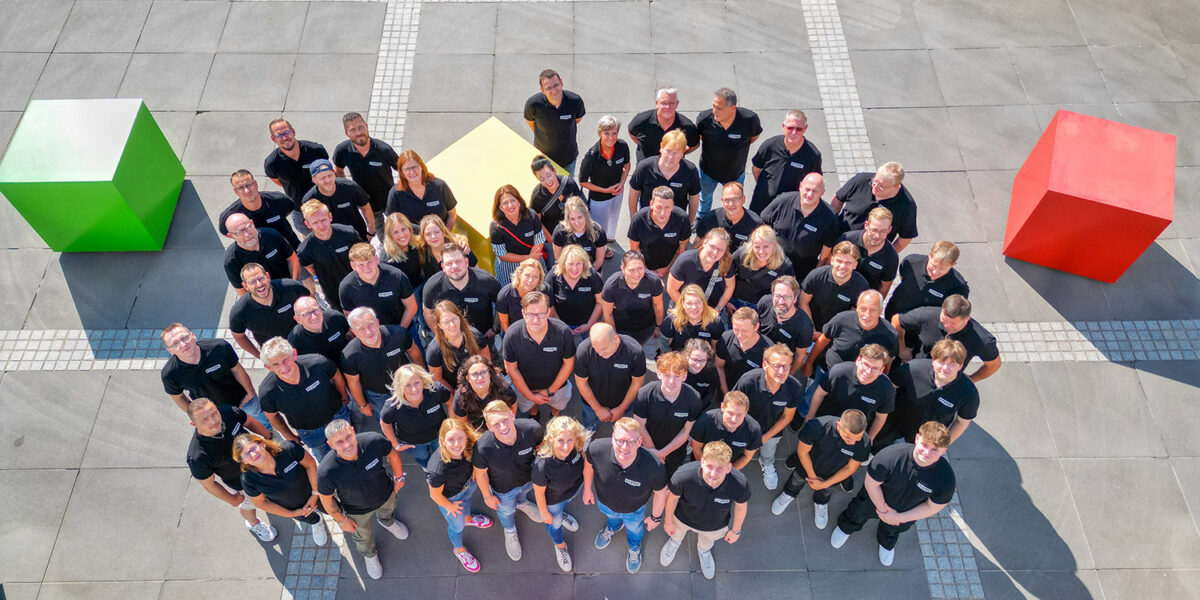 Teamfoto Sommerfest Ewering GmbH bei Brillux von oben