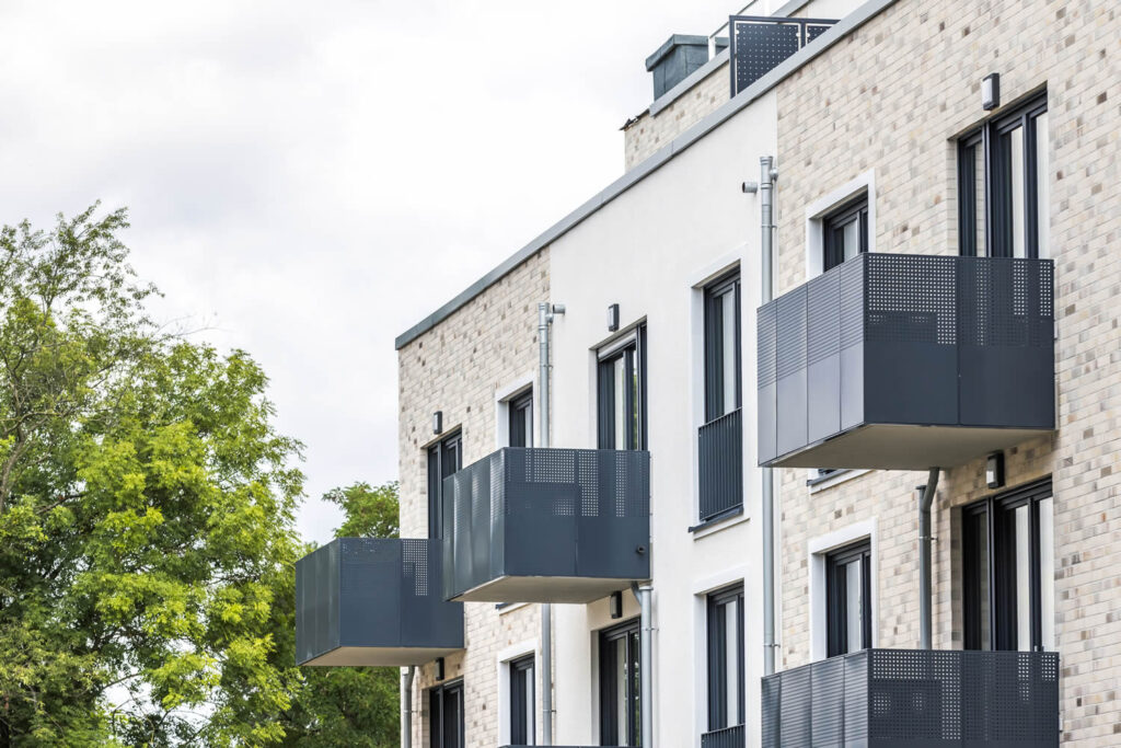 Außenfassade Zooblick Malerarbeiten Anstrich moderne Balkone Ewering