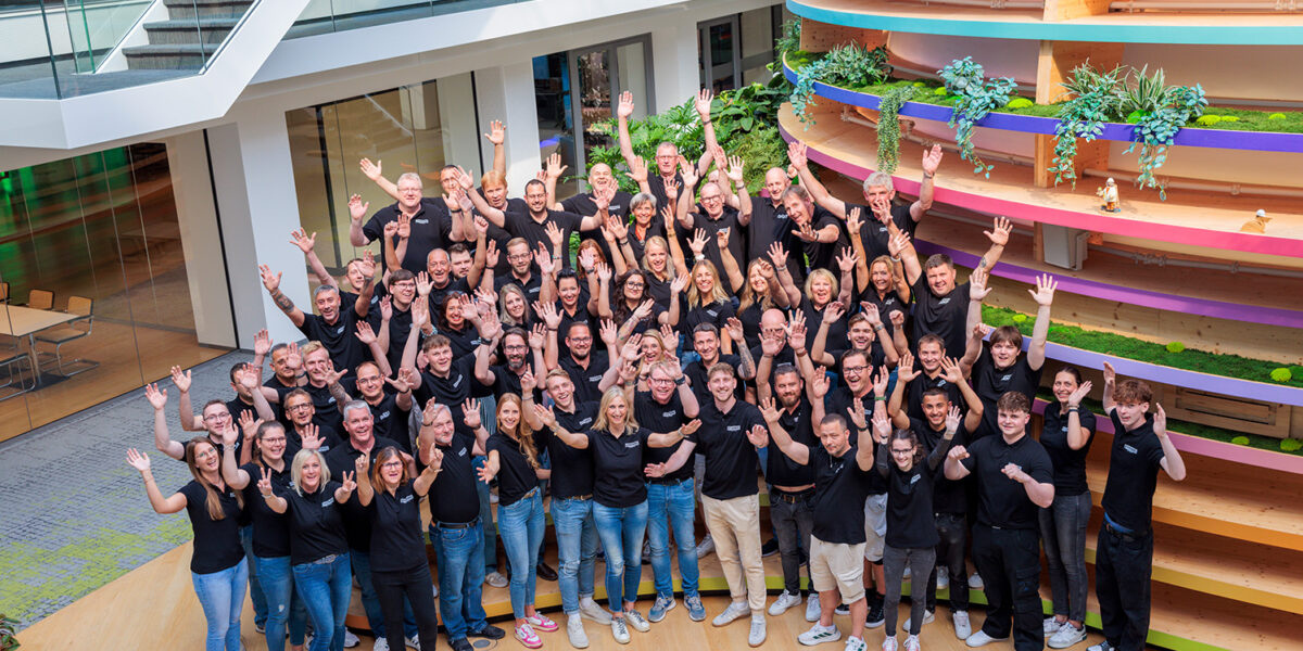 Teamfoto Ewering Hände hoch