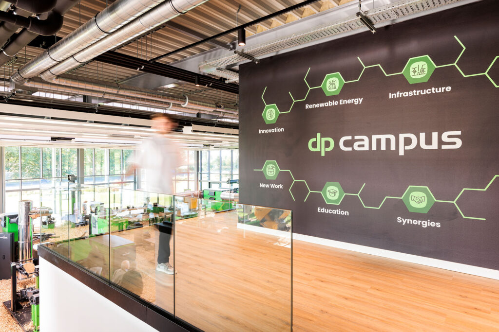 Referenz Malerarbeiten Fototapete Logo dp Campus Hexagon Vorteile