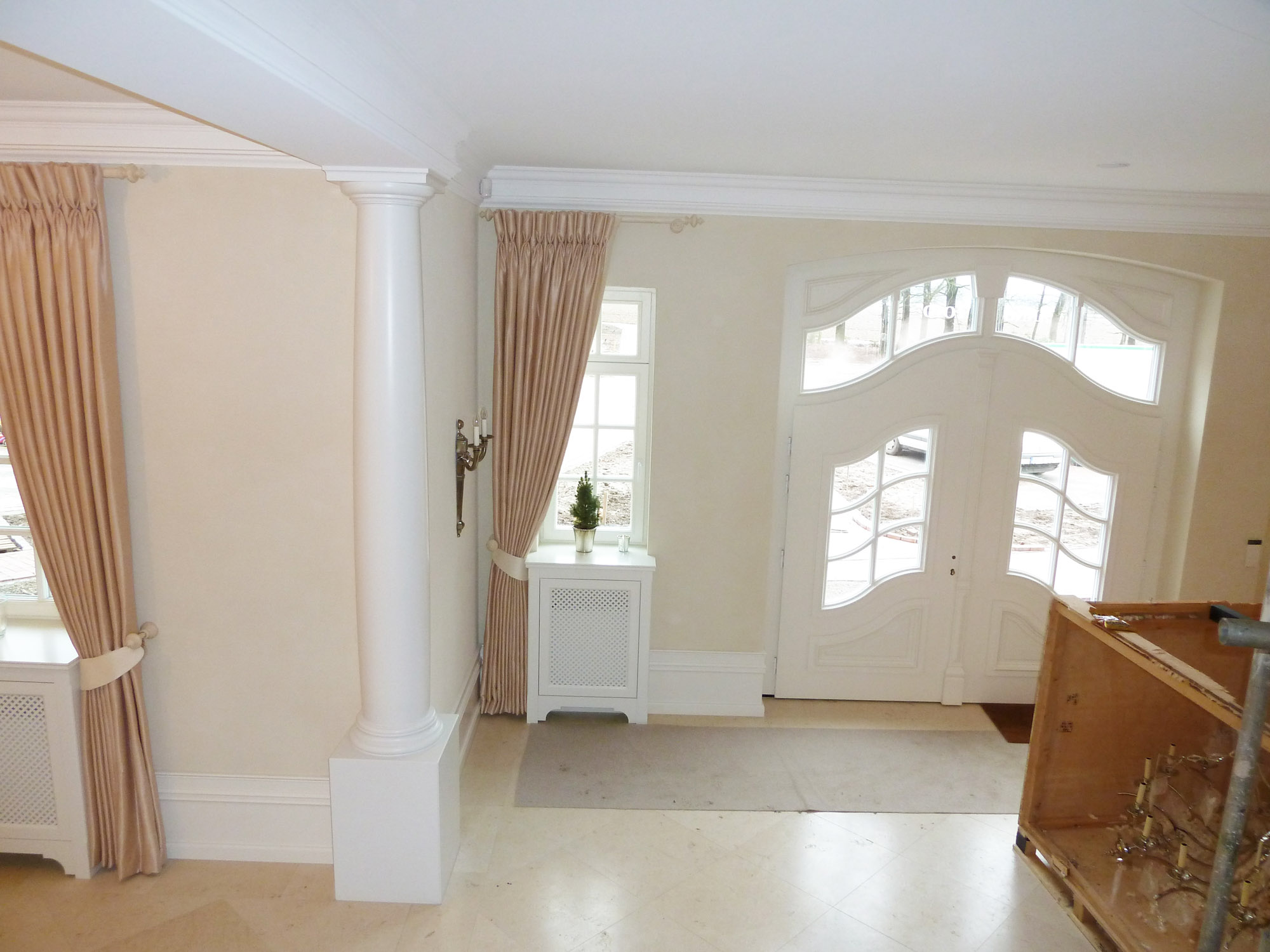 referenz_exklusives_wohnhaus_foyer_eingang_saeule