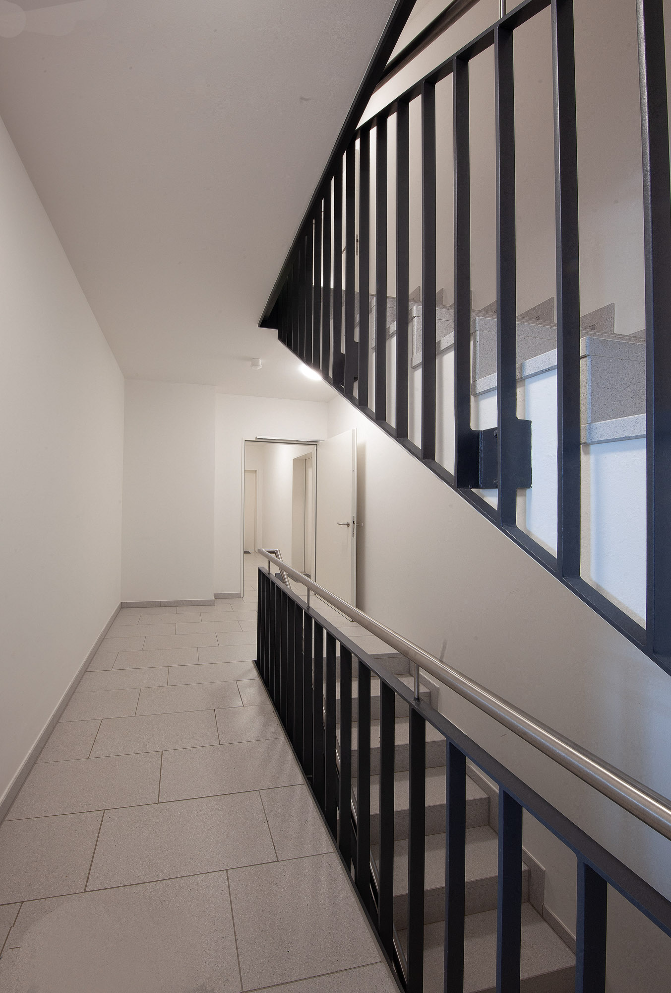 referenz_grafental_wa7_duesseldorf_malerarbeiten_treppenhaus_podestbereich