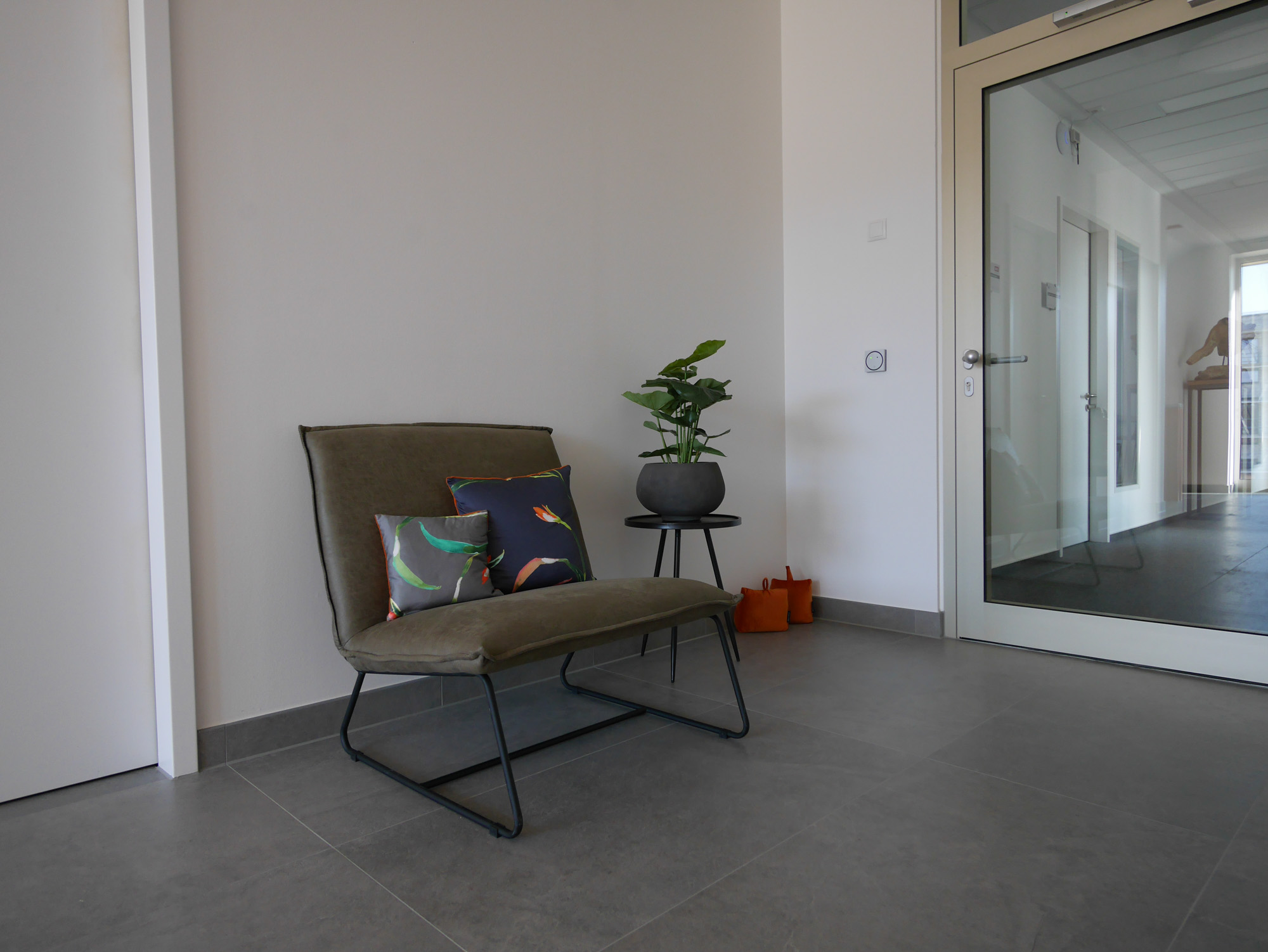 referenz_idpm_gebaeude_b_eingangsbereich