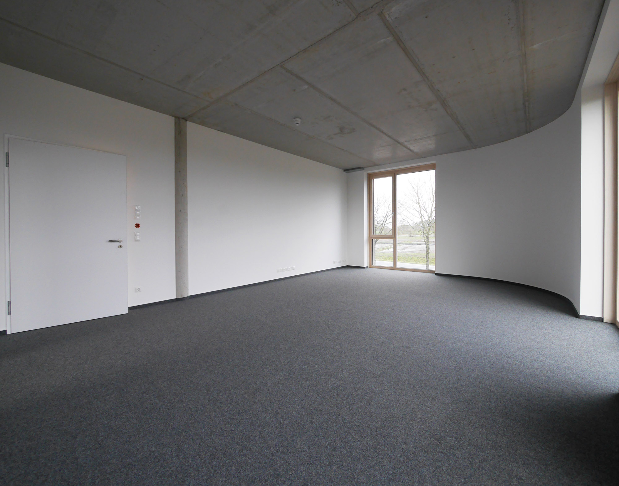 referenz_idpm_gebaeude_b_teppichboden_innenraum