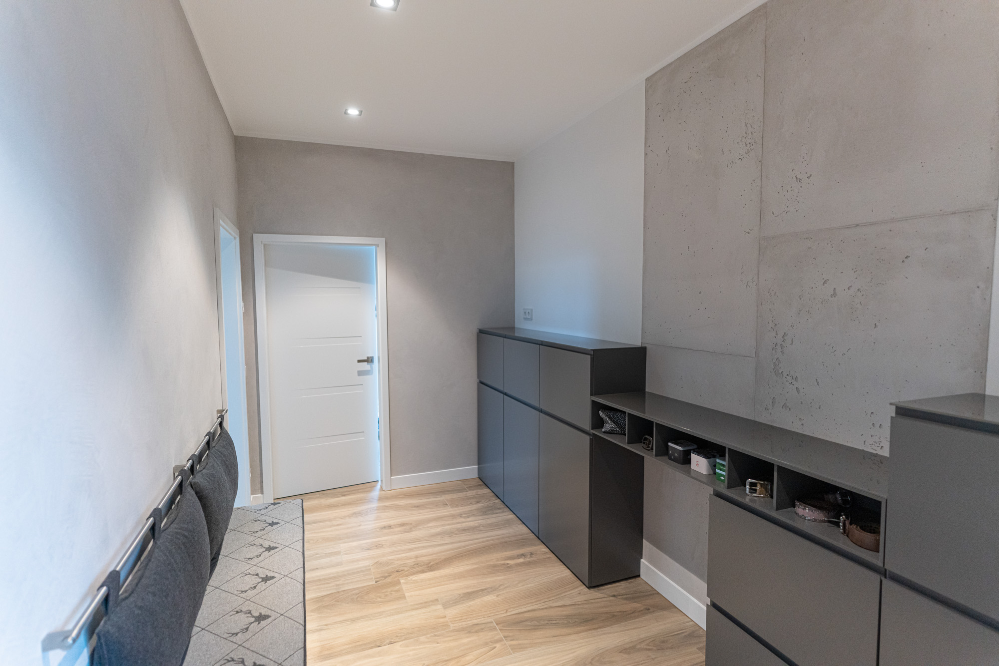 referenz_modernes_einfamilienhaus_ankleidezimmer