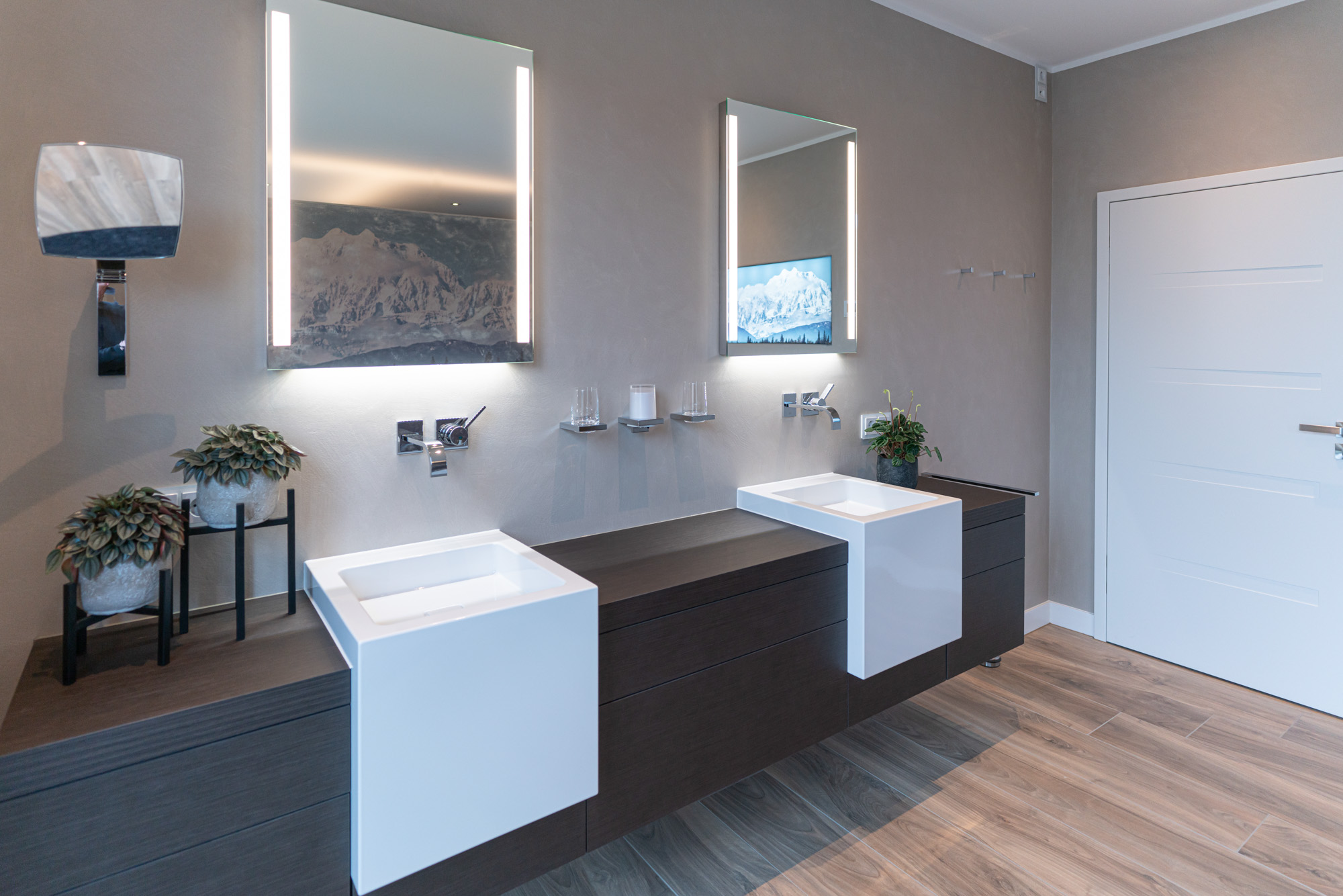 referenz_modernes_einfamilienhaus_badezimmer_waschtisch