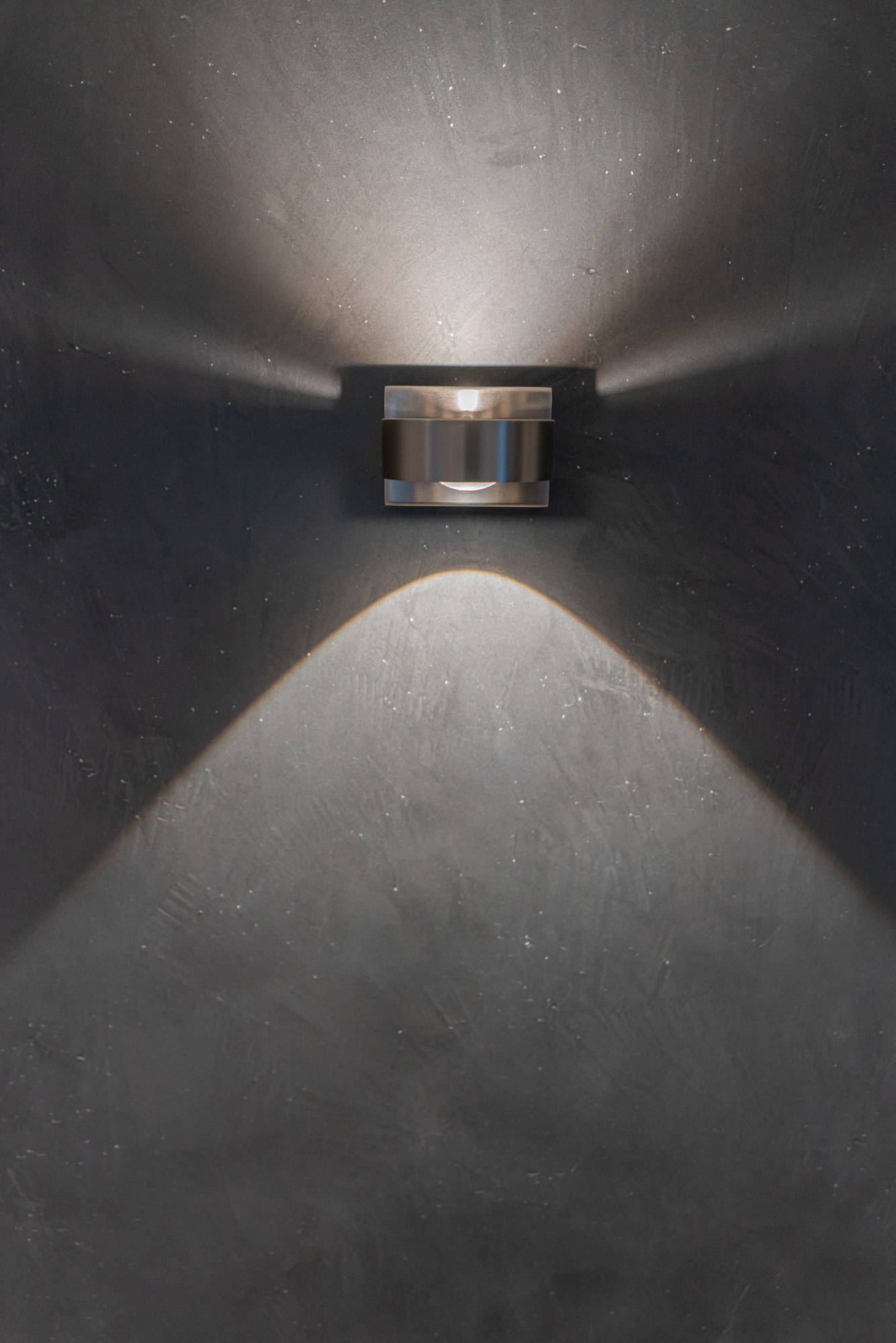 referenz_modernes_einfamilienhaus_beleuchteter_frescolori_putz