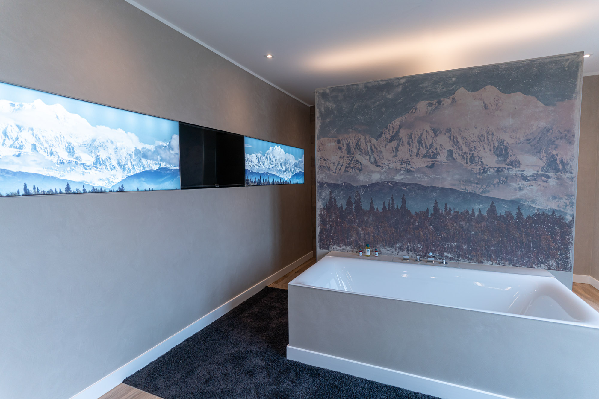 referenz_modernes_einfamilienhaus_exklusives_bad_leuchtrahmen