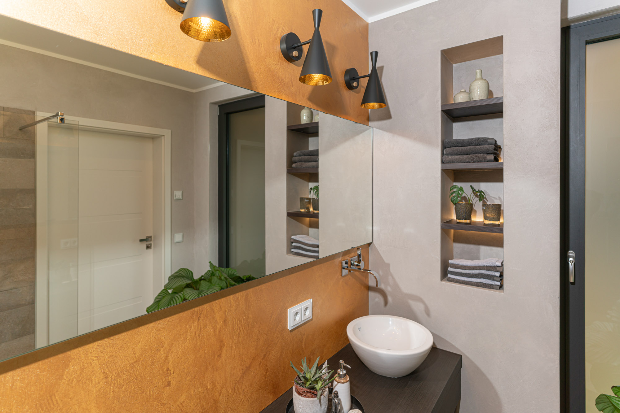 referenz_modernes_einfamilienhaus_frescolori_putz_gold