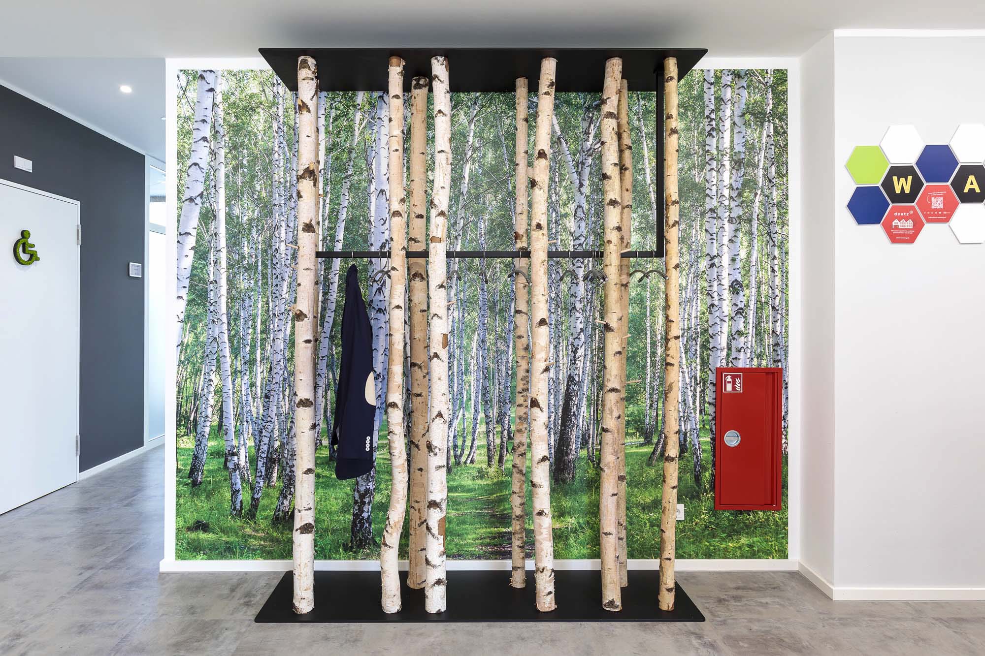 referenz_stadtsparkasse_bocholt_etage_3_garderobenbereich_fototapete_birkenwald