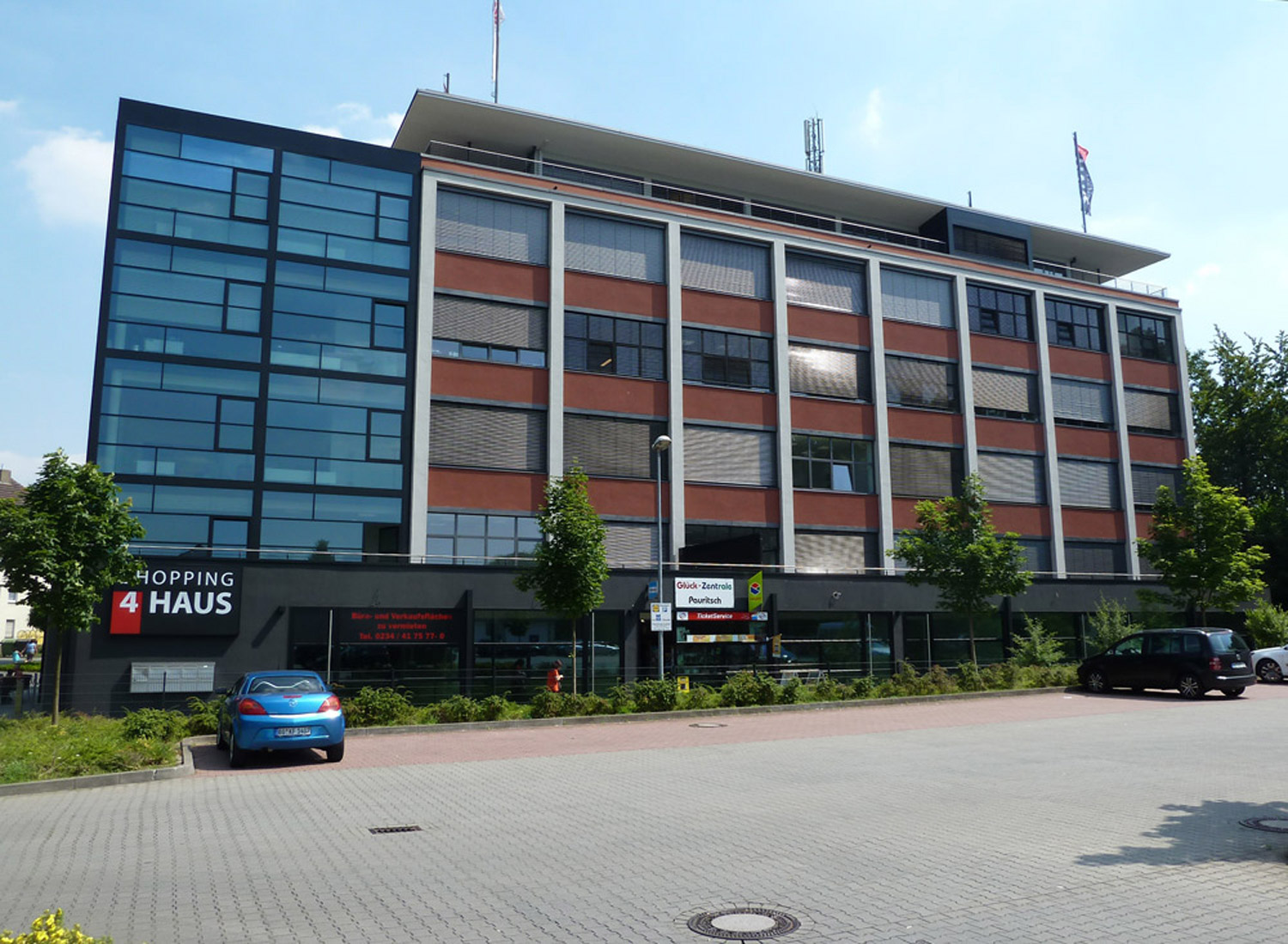 referenz_schuerzenfabrik_bochum_buerogebaeude_ansicht_parkplatz_2