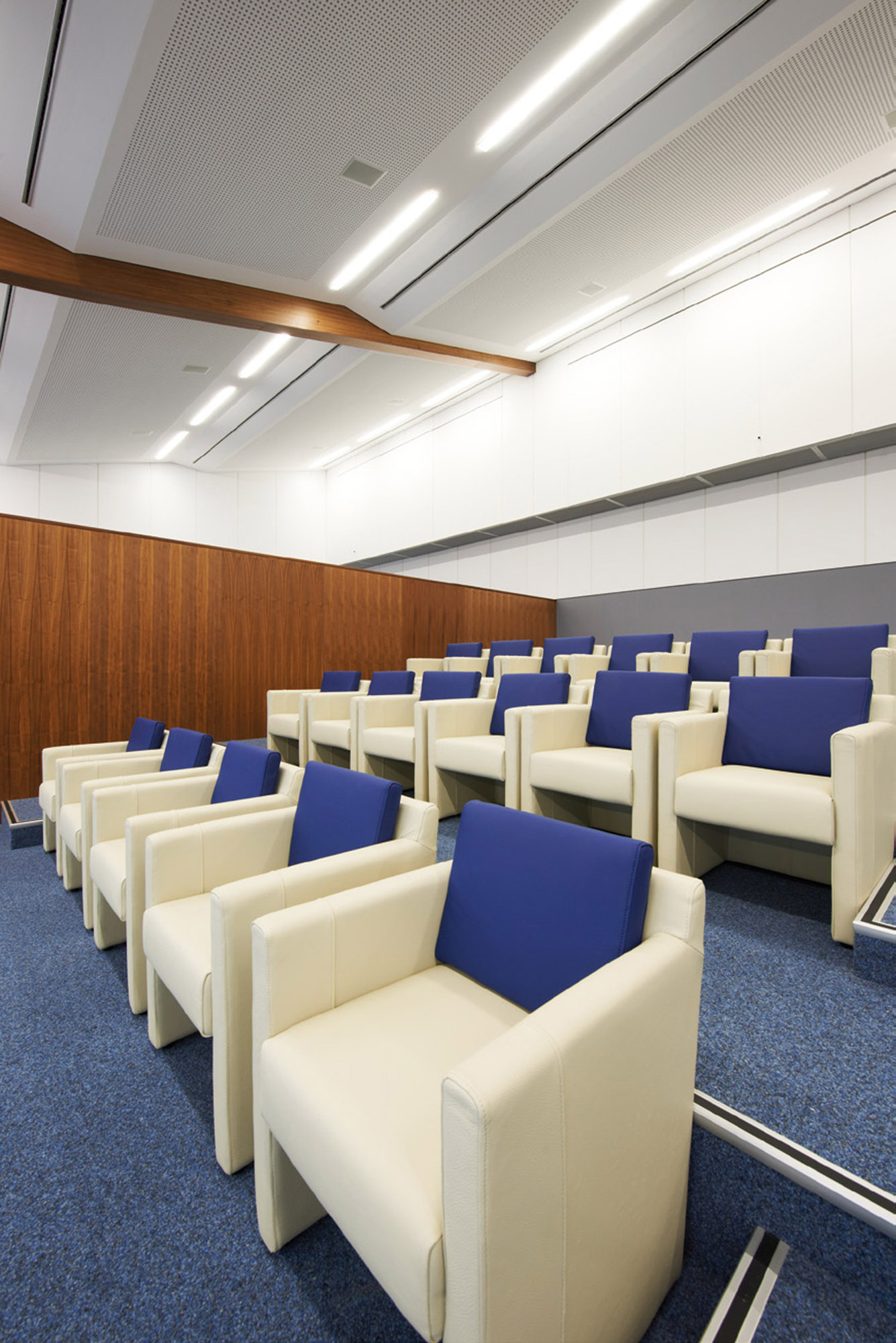 referenzen_ophardt_duisburg_malerarbeiten_innenraum